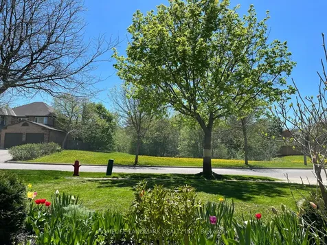 16 Willis Drive Aurora ON L4G 5N8