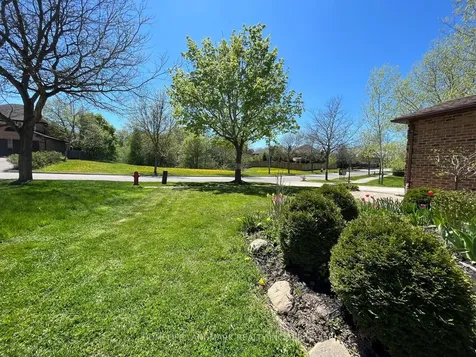 16 Willis Drive Aurora ON L4G 5N8