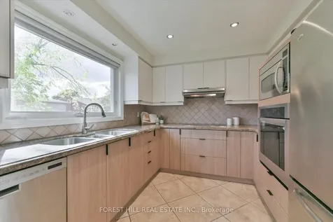 137 Marsi Road Richmond Hill ON L4C 5R3