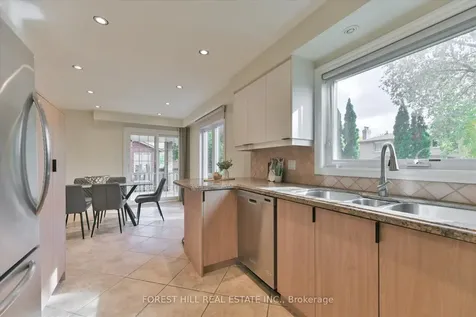 137 Marsi Road Richmond Hill ON L4C 5R3