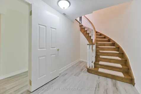 137 Marsi Road Richmond Hill ON L4C 5R3
