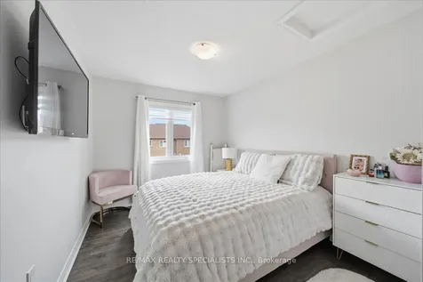 20 Luisa Street Bradford West Gwillimbury ON L3Z 0P2