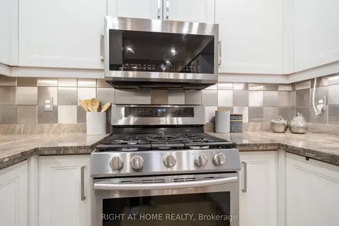 370 Riddell Court Newmarket ON L3Y 8M8