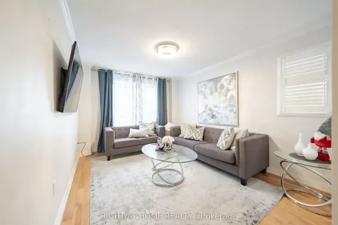 370 Riddell Court Newmarket ON L3Y 8M8