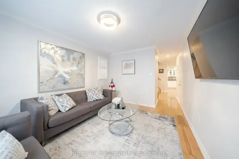 370 Riddell Court Newmarket ON L3Y 8M8