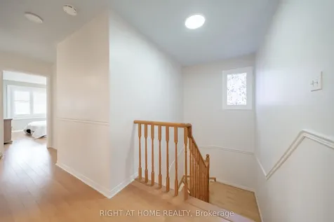 370 Riddell Court Newmarket ON L3Y 8M8