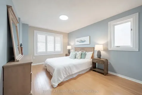 370 Riddell Court Newmarket ON L3Y 8M8