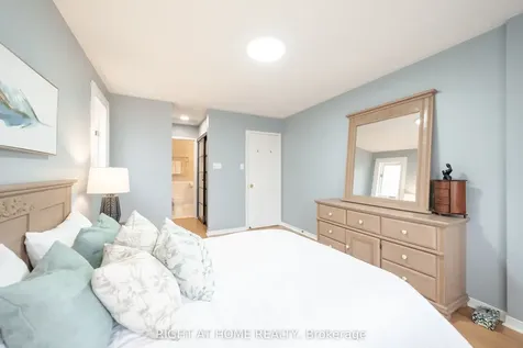 370 Riddell Court Newmarket ON L3Y 8M8