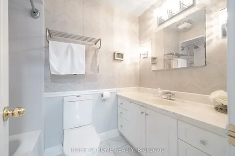 370 Riddell Court Newmarket ON L3Y 8M8