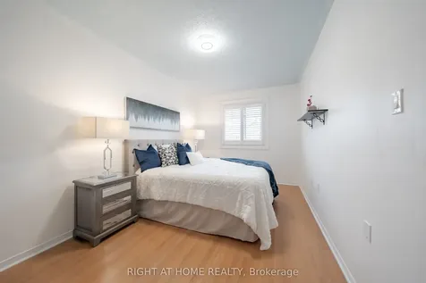 370 Riddell Court Newmarket ON L3Y 8M8