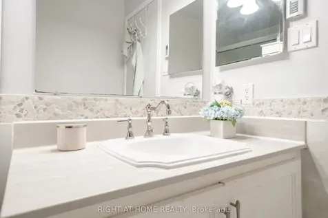 370 Riddell Court Newmarket ON L3Y 8M8