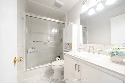370 Riddell Court Newmarket ON L3Y 8M8
