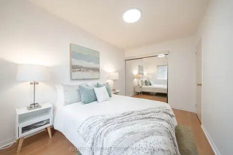 370 Riddell Court Newmarket ON L3Y 8M8