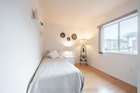 370 Riddell Court Newmarket ON L3Y 8M8