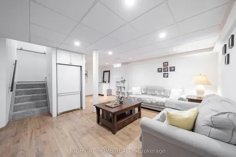 370 Riddell Court Newmarket ON L3Y 8M8