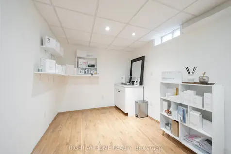 370 Riddell Court Newmarket ON L3Y 8M8