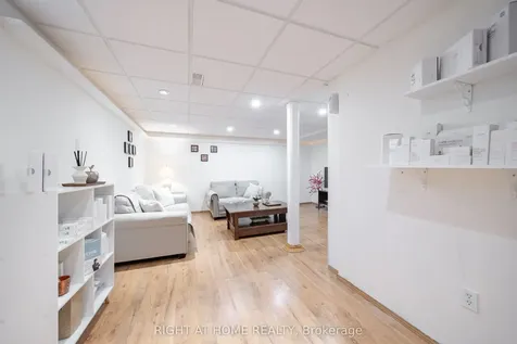 370 Riddell Court Newmarket ON L3Y 8M8