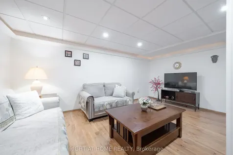 370 Riddell Court Newmarket ON L3Y 8M8