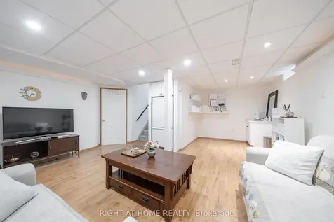 370 Riddell Court Newmarket ON L3Y 8M8