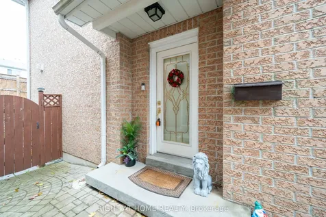 370 Riddell Court Newmarket ON L3Y 8M8