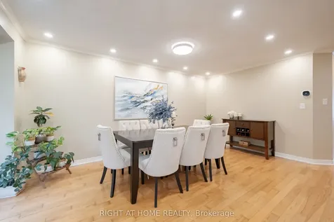 370 Riddell Court Newmarket ON L3Y 8M8