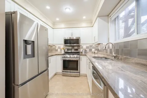 370 Riddell Court Newmarket ON L3Y 8M8