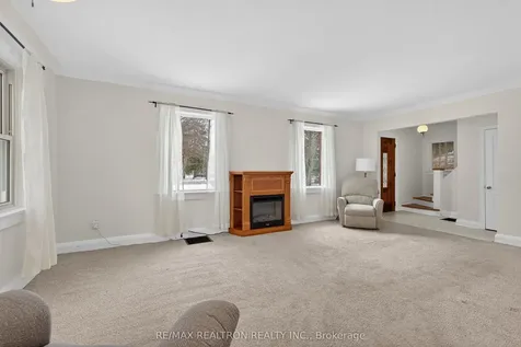35 John Street Markham ON L3T 1Y1