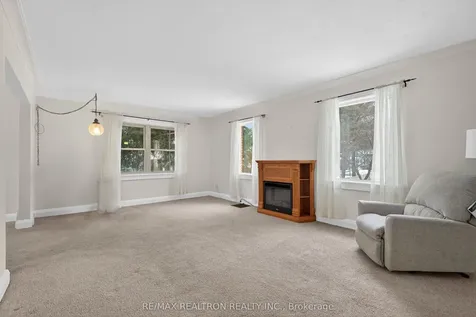 35 John Street Markham ON L3T 1Y1