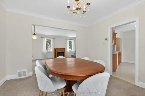 35 John Street Markham ON L3T 1Y1