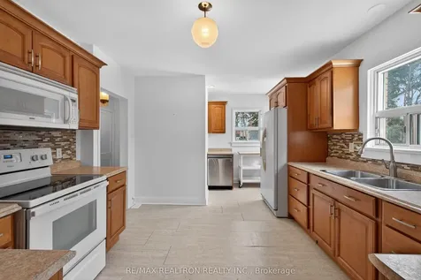 35 John Street Markham ON L3T 1Y1