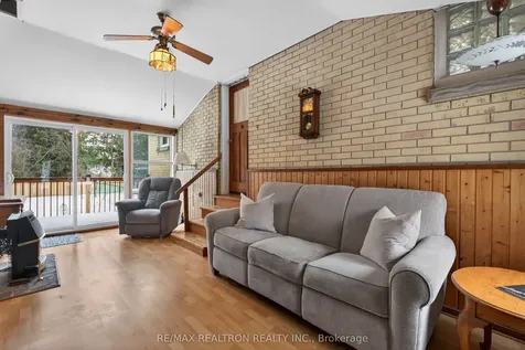35 John Street Markham ON L3T 1Y1