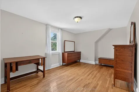 35 John Street Markham ON L3T 1Y1