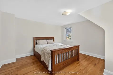 35 John Street Markham ON L3T 1Y1
