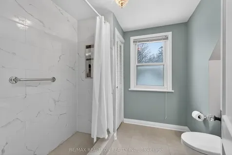 35 John Street Markham ON L3T 1Y1