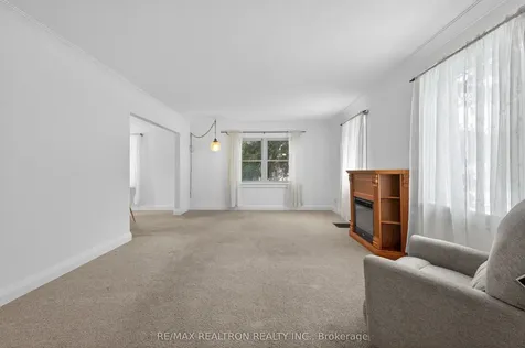 35 John Street Markham ON L3T 1Y1