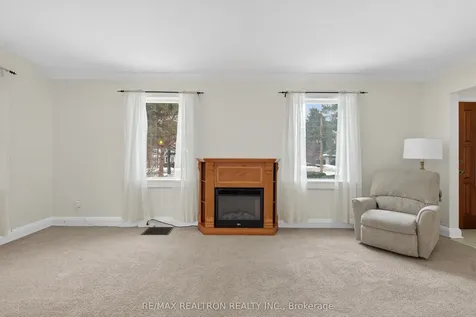 35 John Street Markham ON L3T 1Y1