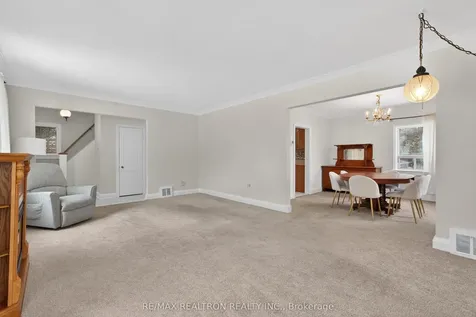 35 John Street Markham ON L3T 1Y1