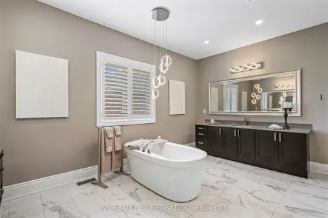 247 Reg Harrison Trail Newmarket ON L3X 0M4