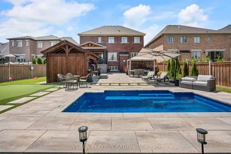 247 Reg Harrison Trail Newmarket ON L3X 0M4