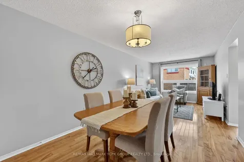890 Caribou Valley Circle Newmarket ON L3X 1X1
