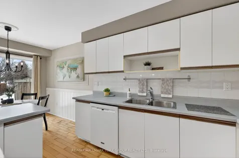 890 Caribou Valley Circle Newmarket ON L3X 1X1