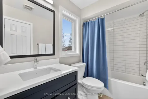 890 Caribou Valley Circle Newmarket ON L3X 1X1
