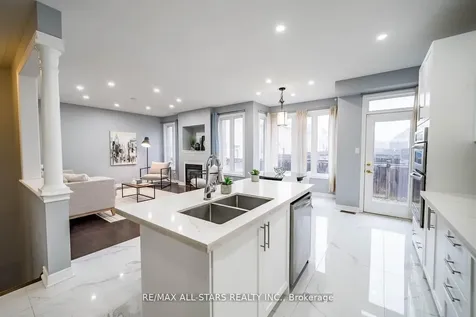 138 Yakefarm Boulevard Whitchurch-stouffville ON L4A 0R8