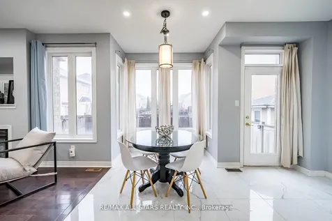 138 Yakefarm Boulevard Whitchurch-stouffville ON L4A 0R8