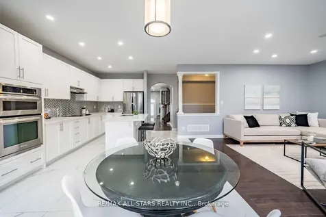138 Yakefarm Boulevard Whitchurch-stouffville ON L4A 0R8