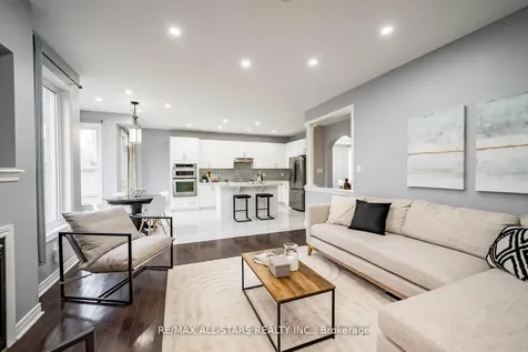 138 Yakefarm Boulevard Whitchurch-stouffville ON L4A 0R8
