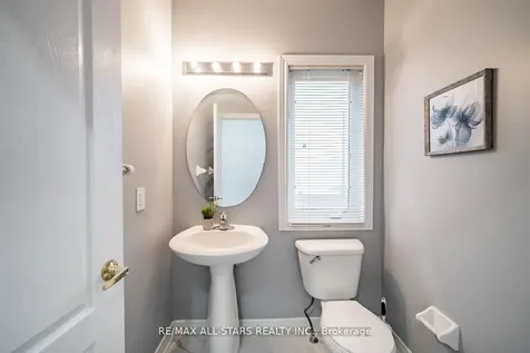 138 Yakefarm Boulevard Whitchurch-stouffville ON L4A 0R8