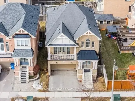 138 Yakefarm Boulevard Whitchurch-stouffville ON L4A 0R8