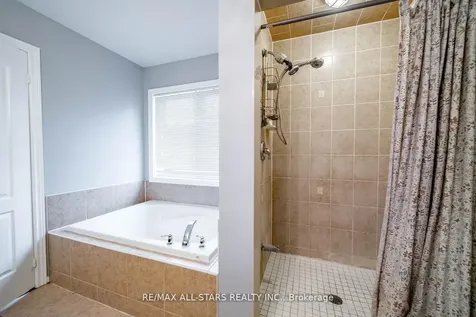 138 Yakefarm Boulevard Whitchurch-stouffville ON L4A 0R8