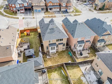 138 Yakefarm Boulevard Whitchurch-stouffville ON L4A 0R8